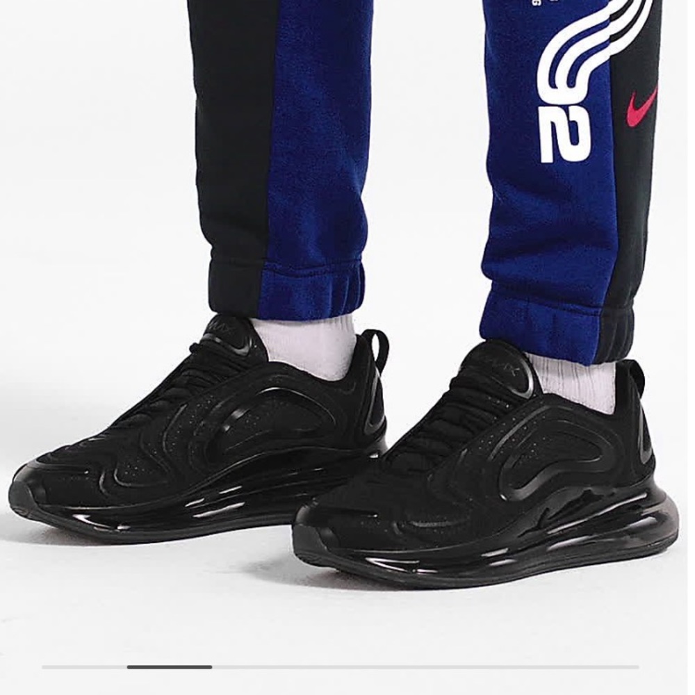 Black AirMax 720